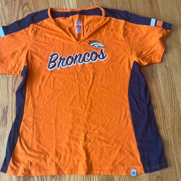 🎊HP🎉Denver broncos tee - Picture 2 of 4